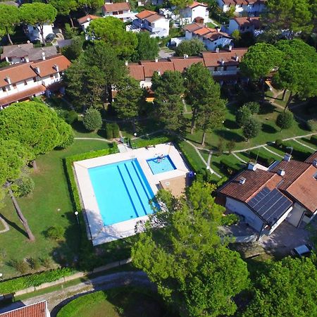 Villaggio Club Dei Pini Bibione Exterior photo