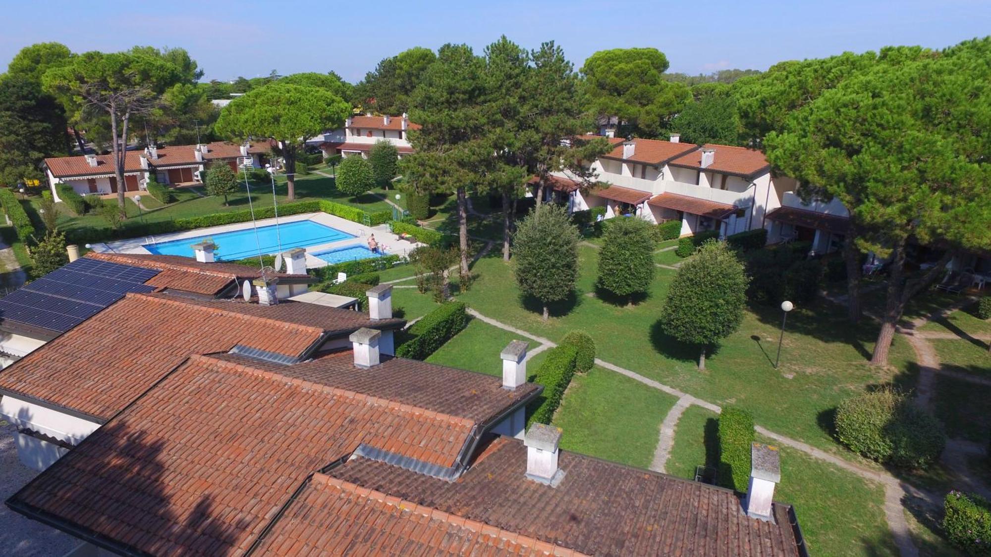 Villaggio Club Dei Pini Bibione Exterior photo