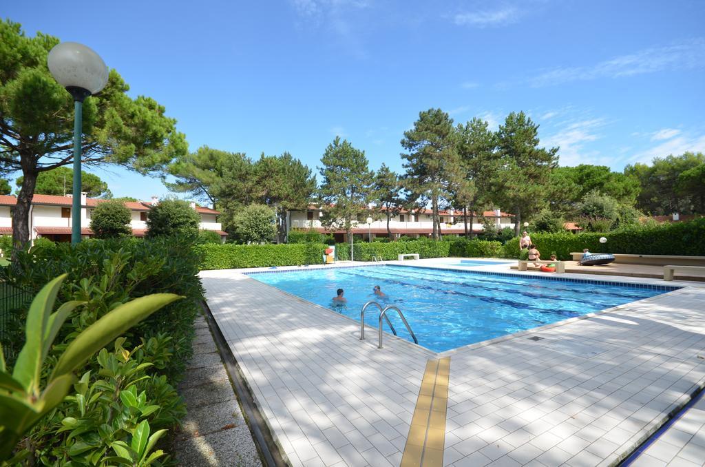 Villaggio Club Dei Pini Bibione Exterior photo