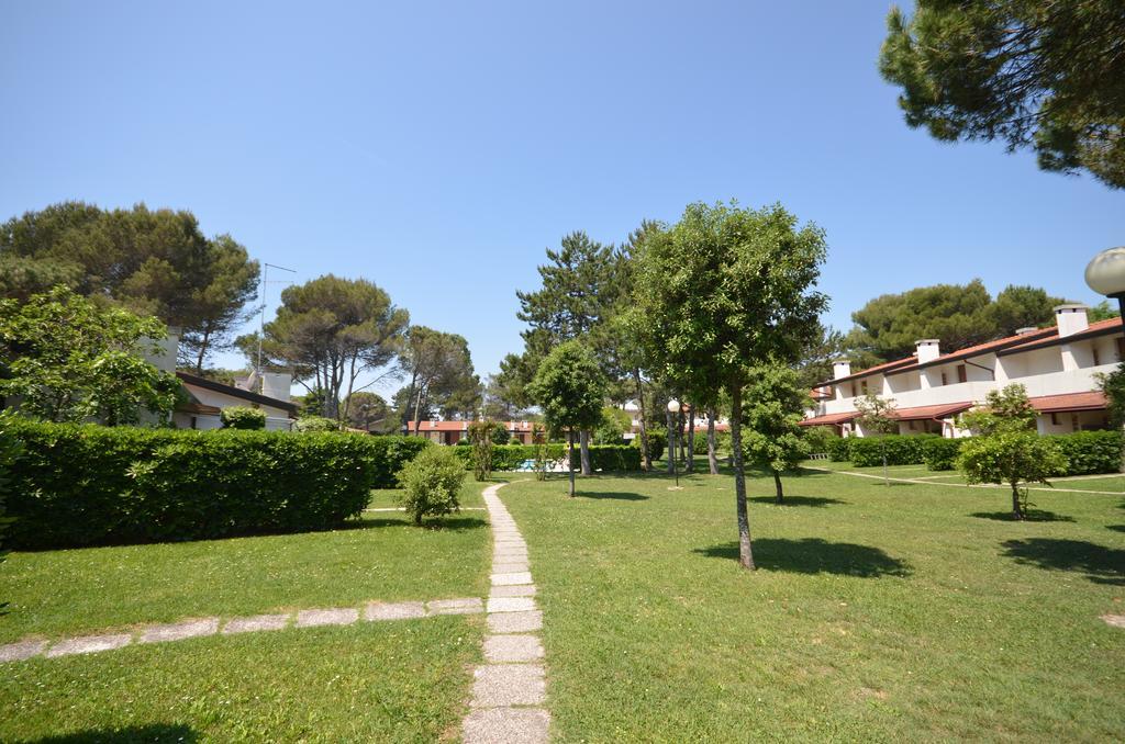 Villaggio Club Dei Pini Bibione Exterior photo