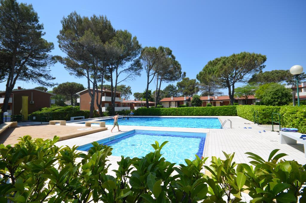 Villaggio Club Dei Pini Bibione Exterior photo